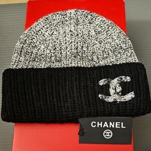 NEW FASHION Two-Tone Black and Gray Beanie